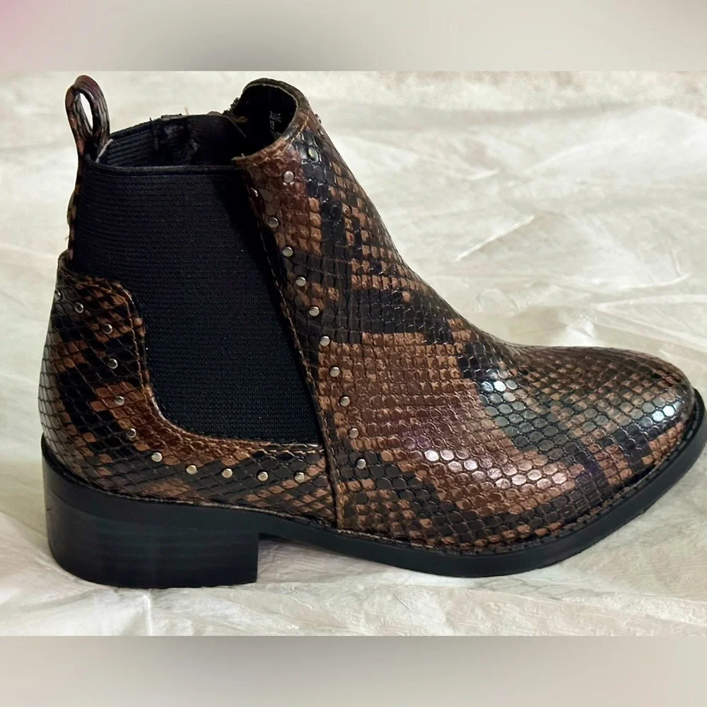 Steve Madden Girls' JCase Snake Embossed Low Heel Booties Sz 13 Used – Like New
